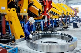 裝備制造業(yè)應(yīng)精準(zhǔn)發(fā)力補短板 搶占制高點